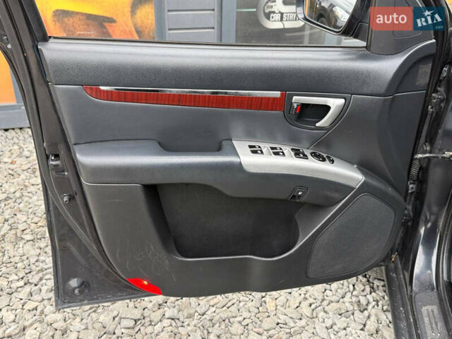 Черный Хендай Санта Фе, объемом двигателя 2.2 л и пробегом 159 тыс. км за 11300 $, фото 40 на Automoto.ua