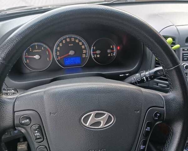 Черный Хендай Санта Фе, объемом двигателя 2.19 л и пробегом 269 тыс. км за 11500 $, фото 2 на Automoto.ua