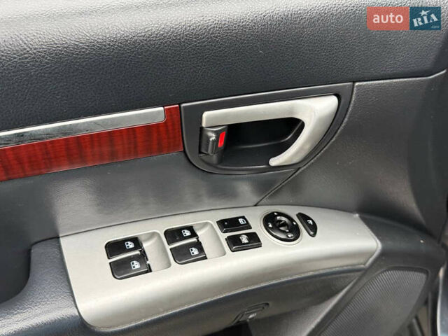 Черный Хендай Санта Фе, объемом двигателя 2.2 л и пробегом 159 тыс. км за 11300 $, фото 41 на Automoto.ua