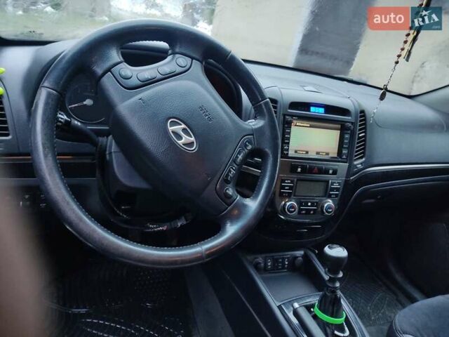 Черный Хендай Санта Фе, объемом двигателя 2.19 л и пробегом 198 тыс. км за 10900 $, фото 1 на Automoto.ua