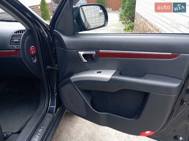 Черный Хендай Санта Фе, объемом двигателя 2.19 л и пробегом 263 тыс. км за 11200 $, фото 6 на Automoto.ua