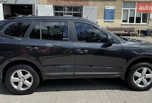 Черный Хендай Санта Фе, объемом двигателя 2.66 л и пробегом 323 тыс. км за 9500 $, фото 6 на Automoto.ua