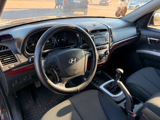 Черный Хендай Санта Фе, объемом двигателя 2.2 л и пробегом 270 тыс. км за 10500 $, фото 9 на Automoto.ua