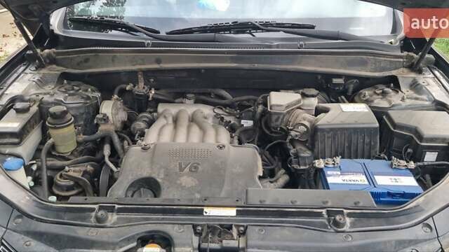 Черный Хендай Санта Фе, объемом двигателя 2.66 л и пробегом 141 тыс. км за 10600 $, фото 5 на Automoto.ua