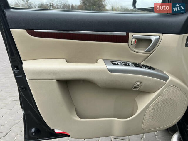 Черный Хендай Санта Фе, объемом двигателя 2.2 л и пробегом 207 тыс. км за 10500 $, фото 50 на Automoto.ua