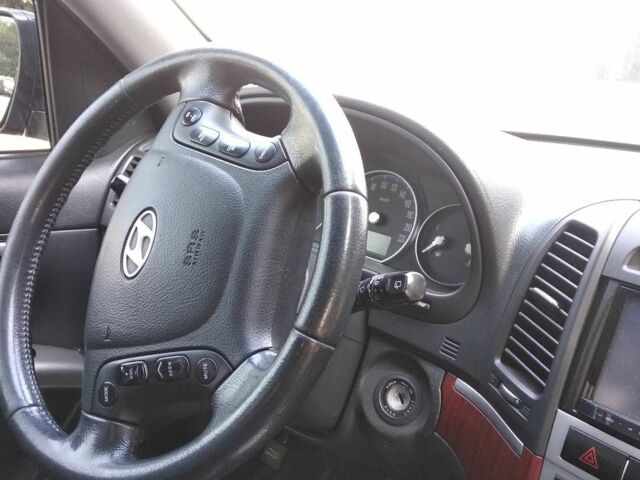 Черный Хендай Санта Фе, объемом двигателя 2.2 л и пробегом 186 тыс. км за 289 $, фото 4 на Automoto.ua