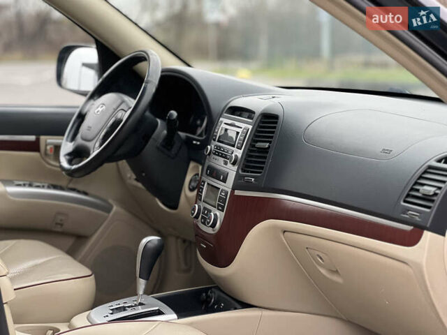 Черный Хендай Санта Фе, объемом двигателя 2.2 л и пробегом 207 тыс. км за 10500 $, фото 35 на Automoto.ua