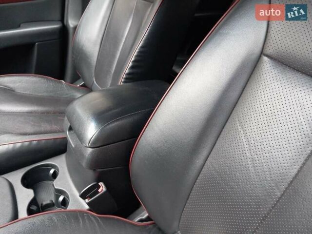 Черный Хендай Санта Фе, объемом двигателя 2.19 л и пробегом 263 тыс. км за 11200 $, фото 4 на Automoto.ua