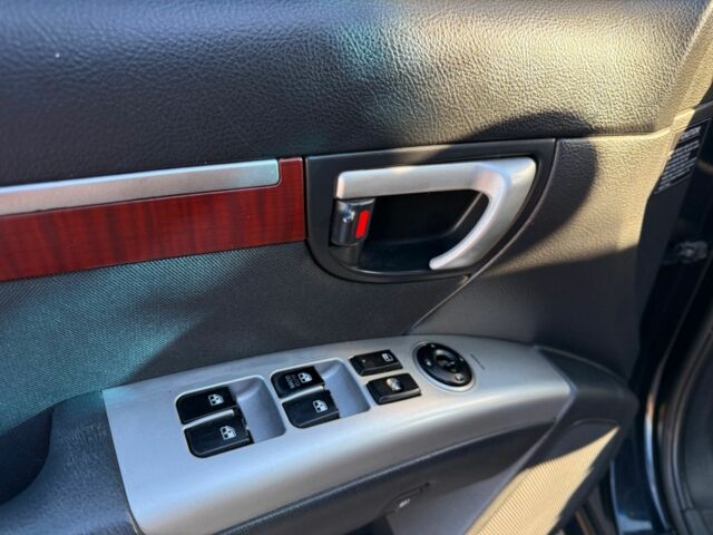 Черный Хендай Санта Фе, объемом двигателя 2.2 л и пробегом 270 тыс. км за 10500 $, фото 12 на Automoto.ua