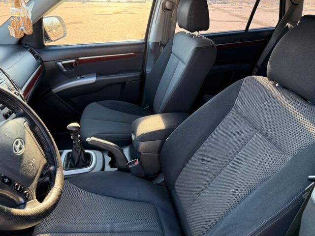 Черный Хендай Санта Фе, объемом двигателя 2.2 л и пробегом 270 тыс. км за 10500 $, фото 6 на Automoto.ua