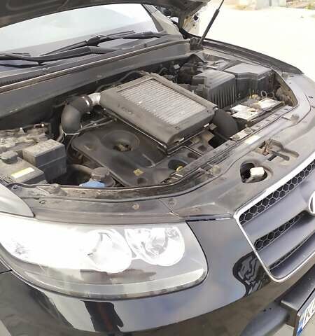 Черный Хендай Санта Фе, объемом двигателя 2.19 л и пробегом 208 тыс. км за 9200 $, фото 10 на Automoto.ua