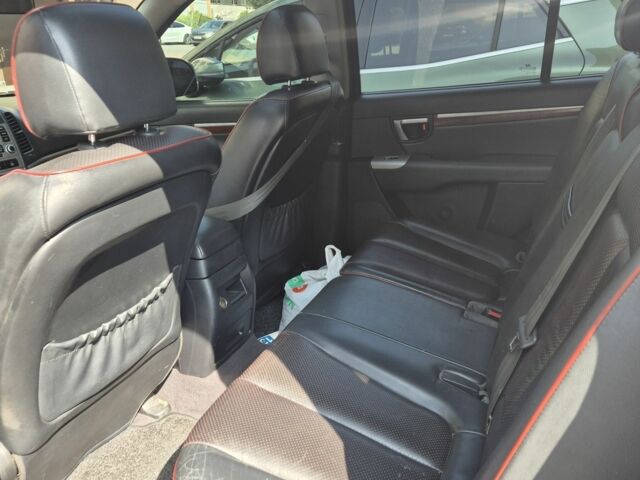 Черный Хендай Санта Фе, объемом двигателя 0 л и пробегом 218 тыс. км за 7290 $, фото 2 на Automoto.ua