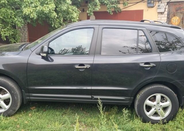 Черный Хендай Санта Фе, объемом двигателя 2.7 л и пробегом 141 тыс. км за 10600 $, фото 2 на Automoto.ua