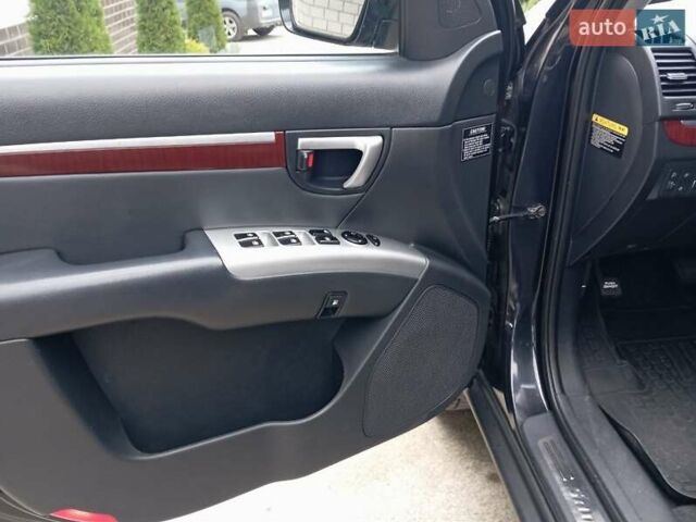 Черный Хендай Санта Фе, объемом двигателя 2.19 л и пробегом 263 тыс. км за 11200 $, фото 12 на Automoto.ua