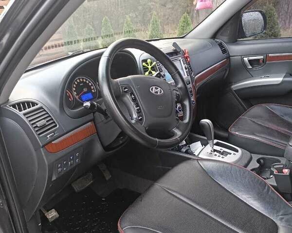 Черный Хендай Санта Фе, объемом двигателя 2.19 л и пробегом 269 тыс. км за 11500 $, фото 5 на Automoto.ua