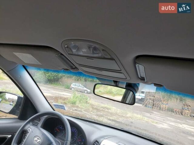 Черный Хендай Санта Фе, объемом двигателя 2.2 л и пробегом 203 тыс. км за 11800 $, фото 3 на Automoto.ua