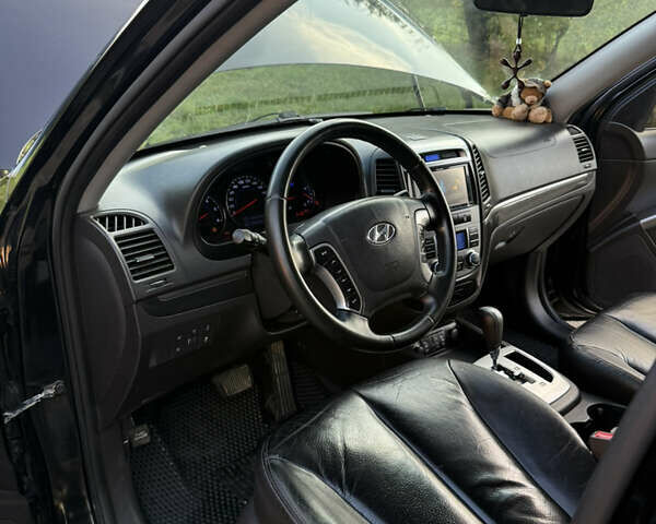 Черный Хендай Санта Фе, объемом двигателя 2.2 л и пробегом 257 тыс. км за 12300 $, фото 16 на Automoto.ua