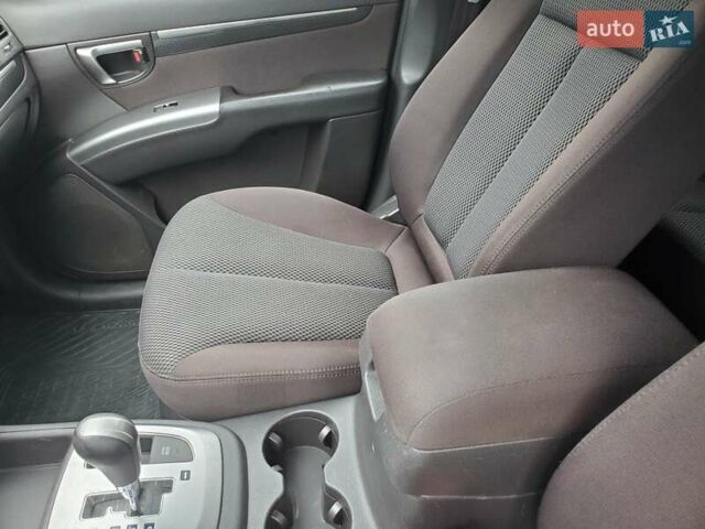 Черный Хендай Санта Фе, объемом двигателя 2.2 л и пробегом 203 тыс. км за 11800 $, фото 26 на Automoto.ua