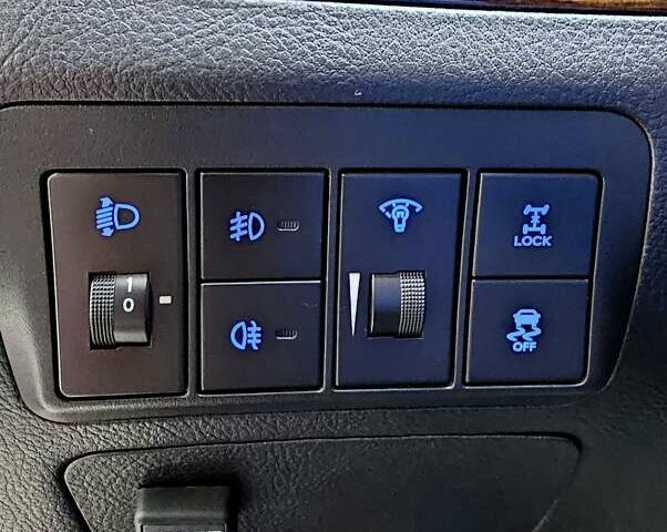 Черный Хендай Санта Фе, объемом двигателя 2.36 л и пробегом 247 тыс. км за 11700 $, фото 19 на Automoto.ua