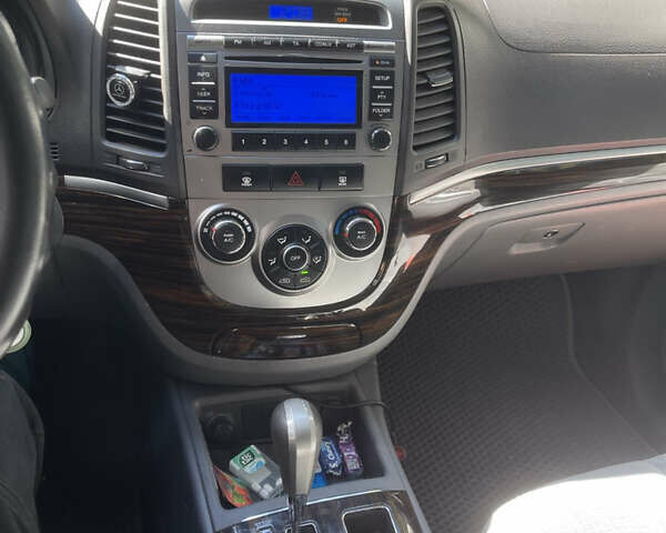 Чорний Хендай Санта Фе, об'ємом двигуна 2.36 л та пробігом 270 тис. км за 12000 $, фото 12 на Automoto.ua