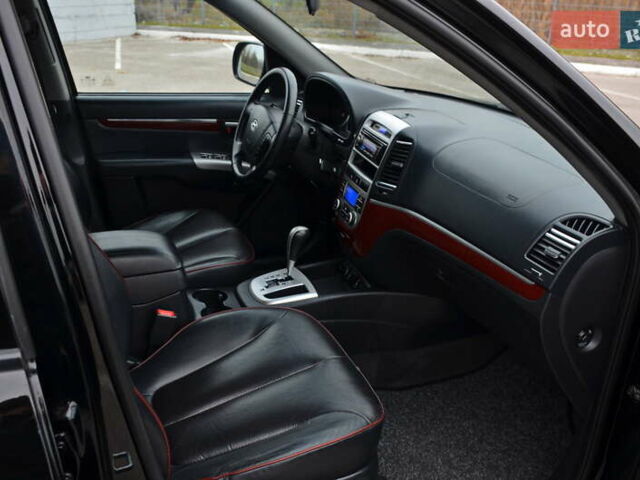 Черный Хендай Санта Фе, объемом двигателя 2.2 л и пробегом 112 тыс. км за 12300 $, фото 7 на Automoto.ua