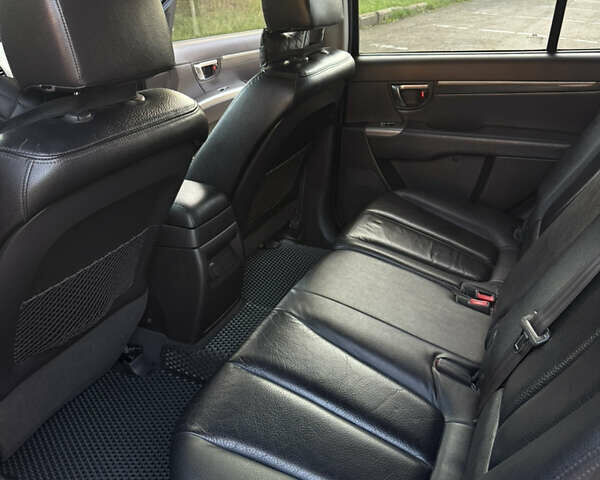 Черный Хендай Санта Фе, объемом двигателя 2.2 л и пробегом 257 тыс. км за 12300 $, фото 18 на Automoto.ua