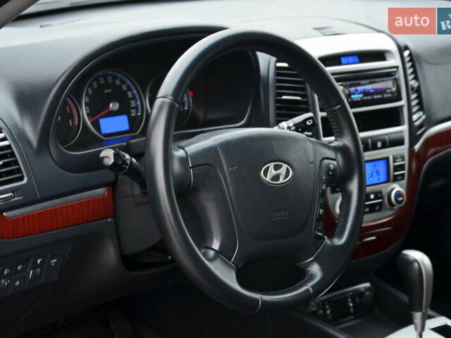Черный Хендай Санта Фе, объемом двигателя 2.2 л и пробегом 112 тыс. км за 12300 $, фото 6 на Automoto.ua