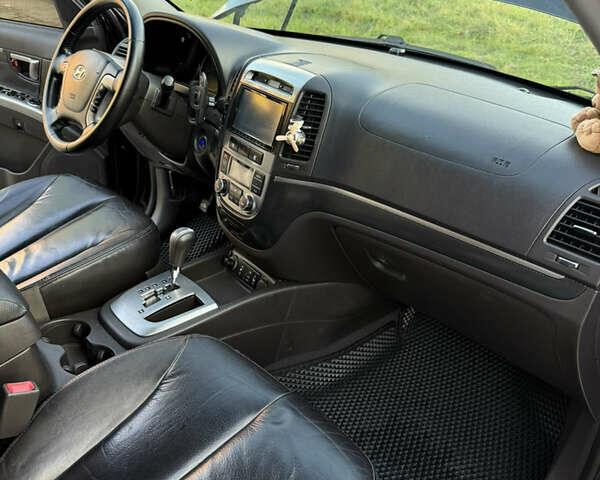 Черный Хендай Санта Фе, объемом двигателя 2.2 л и пробегом 257 тыс. км за 12300 $, фото 11 на Automoto.ua