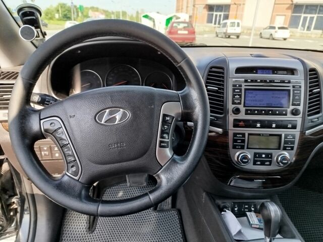 Черный Хендай Санта Фе, объемом двигателя 2.2 л и пробегом 335 тыс. км за 10700 $, фото 6 на Automoto.ua