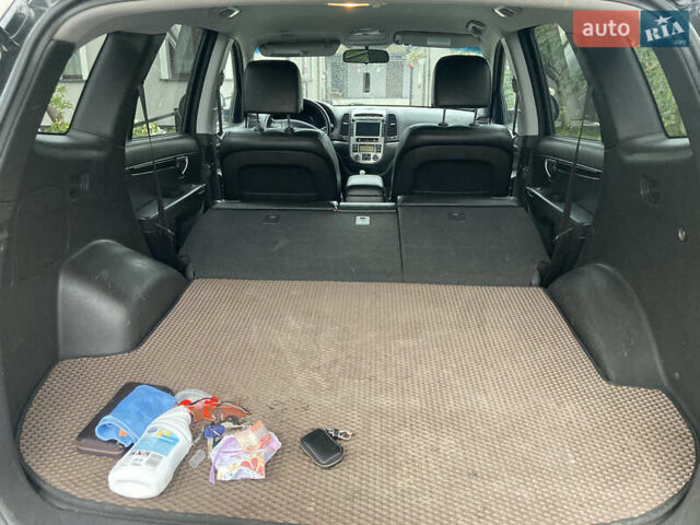 Черный Хендай Санта Фе, объемом двигателя 2.2 л и пробегом 230 тыс. км за 12350 $, фото 40 на Automoto.ua