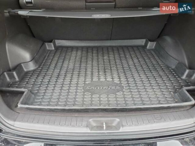 Черный Хендай Санта Фе, объемом двигателя 2.2 л и пробегом 203 тыс. км за 11800 $, фото 24 на Automoto.ua