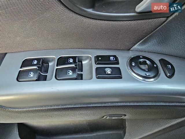 Черный Хендай Санта Фе, объемом двигателя 2.36 л и пробегом 247 тыс. км за 11700 $, фото 18 на Automoto.ua