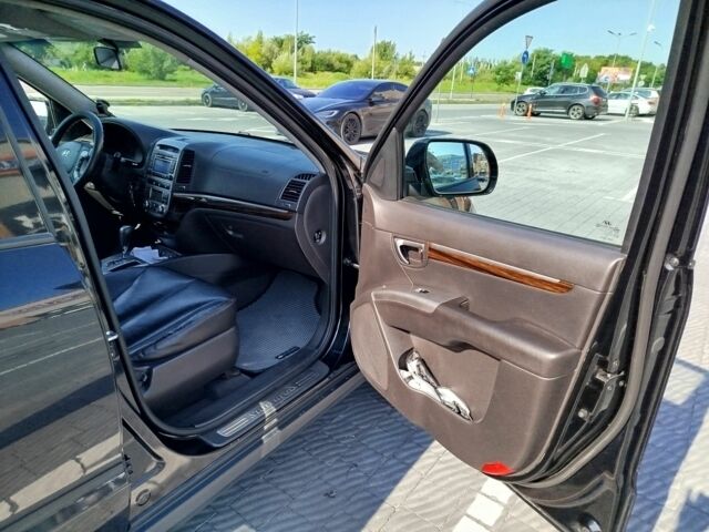 Черный Хендай Санта Фе, объемом двигателя 2.2 л и пробегом 335 тыс. км за 10700 $, фото 3 на Automoto.ua