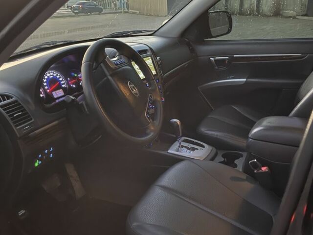 Чорний Хендай Санта Фе, об'ємом двигуна 2.4 л та пробігом 255 тис. км за 9600 $, фото 6 на Automoto.ua