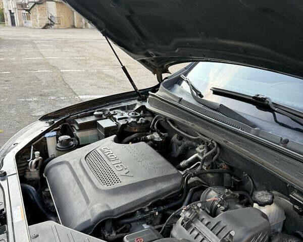 Черный Хендай Санта Фе, объемом двигателя 2.2 л и пробегом 257 тыс. км за 12300 $, фото 5 на Automoto.ua