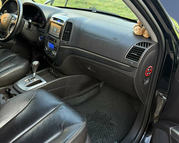 Черный Хендай Санта Фе, объемом двигателя 2.2 л и пробегом 257 тыс. км за 12300 $, фото 17 на Automoto.ua