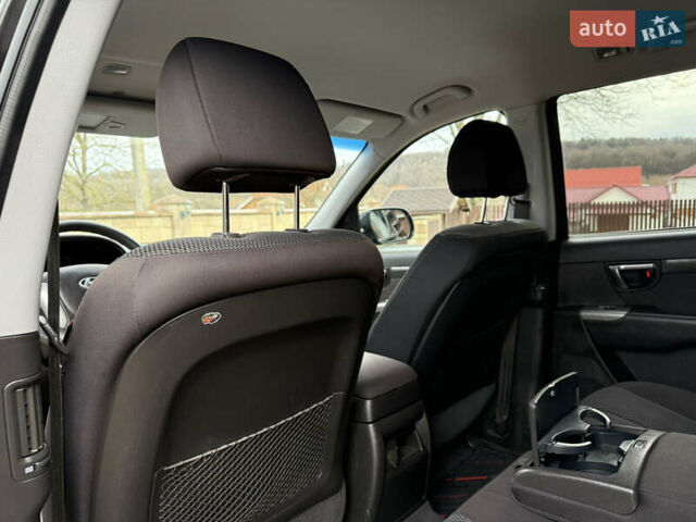 Черный Хендай Санта Фе, объемом двигателя 2.2 л и пробегом 209 тыс. км за 11250 $, фото 17 на Automoto.ua