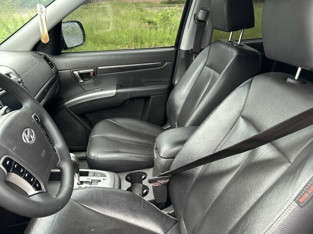 Черный Хендай Санта Фе, объемом двигателя 2.2 л и пробегом 223 тыс. км за 13200 $, фото 2 на Automoto.ua