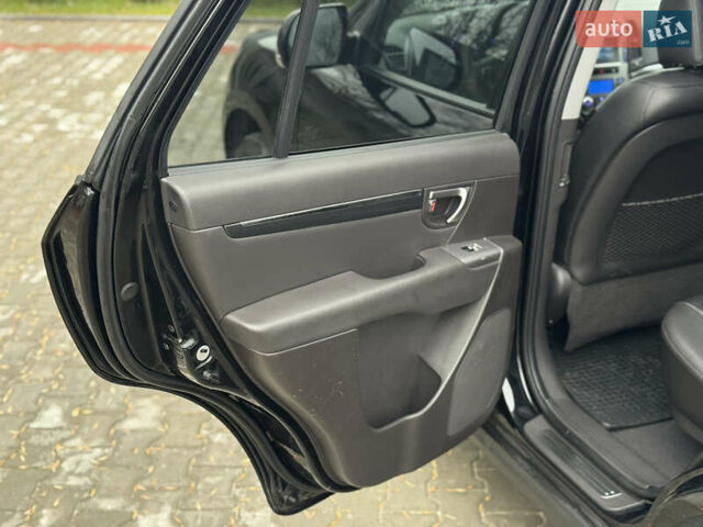 Черный Хендай Санта Фе, объемом двигателя 2.2 л и пробегом 219 тыс. км за 13950 $, фото 45 на Automoto.ua