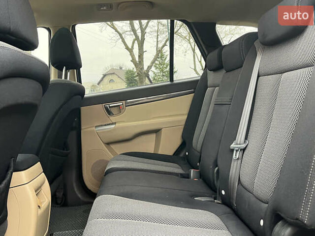 Черный Хендай Санта Фе, объемом двигателя 2.2 л и пробегом 242 тыс. км за 12900 $, фото 20 на Automoto.ua