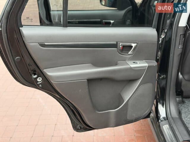 Черный Хендай Санта Фе, объемом двигателя 2.2 л и пробегом 170 тыс. км за 13900 $, фото 31 на Automoto.ua