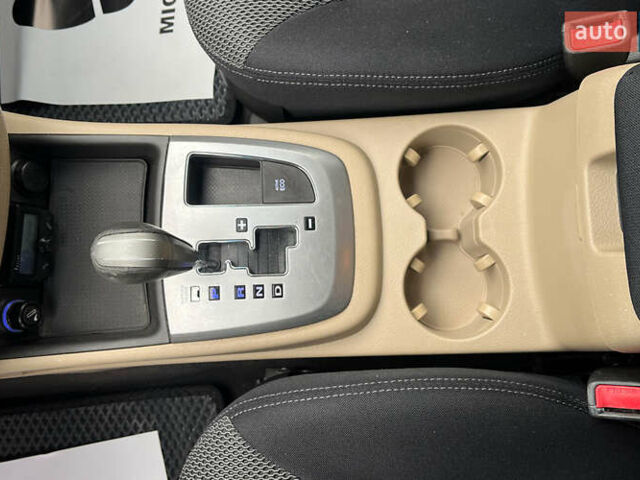 Черный Хендай Санта Фе, объемом двигателя 2.2 л и пробегом 242 тыс. км за 12900 $, фото 15 на Automoto.ua