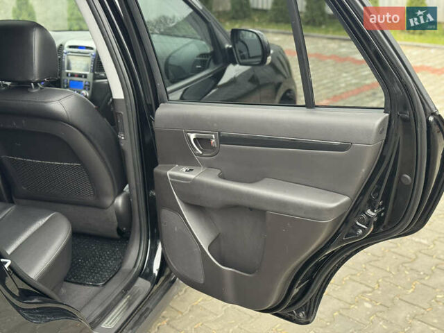 Черный Хендай Санта Фе, объемом двигателя 2.2 л и пробегом 219 тыс. км за 13950 $, фото 32 на Automoto.ua