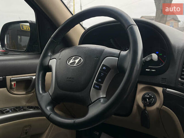 Черный Хендай Санта Фе, объемом двигателя 2.2 л и пробегом 242 тыс. км за 12900 $, фото 17 на Automoto.ua