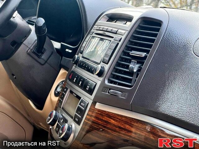 Чорний Хендай Санта Фе, об'ємом двигуна 2.4 л та пробігом 158 тис. км за 12450 $, фото 10 на Automoto.ua