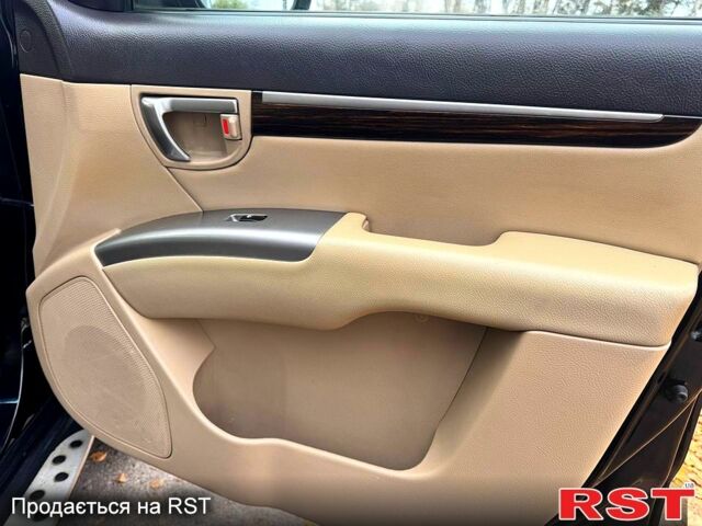 Чорний Хендай Санта Фе, об'ємом двигуна 2.4 л та пробігом 158 тис. км за 12450 $, фото 7 на Automoto.ua