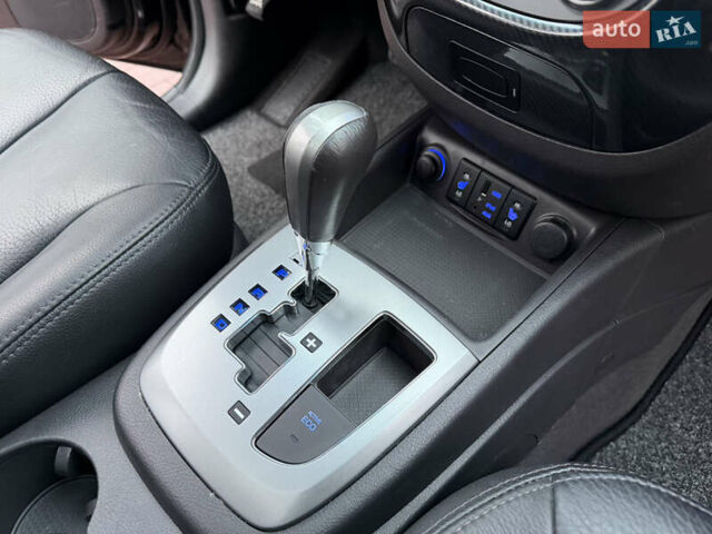 Черный Хендай Санта Фе, объемом двигателя 2.2 л и пробегом 170 тыс. км за 13900 $, фото 51 на Automoto.ua