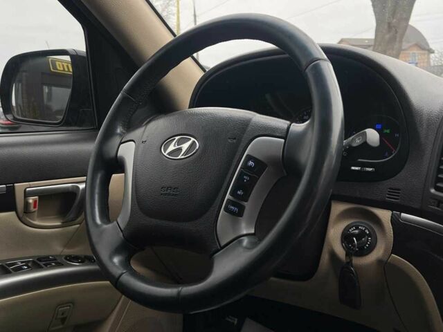 Черный Хендай Санта Фе, объемом двигателя 2.2 л и пробегом 242 тыс. км за 12900 $, фото 17 на Automoto.ua