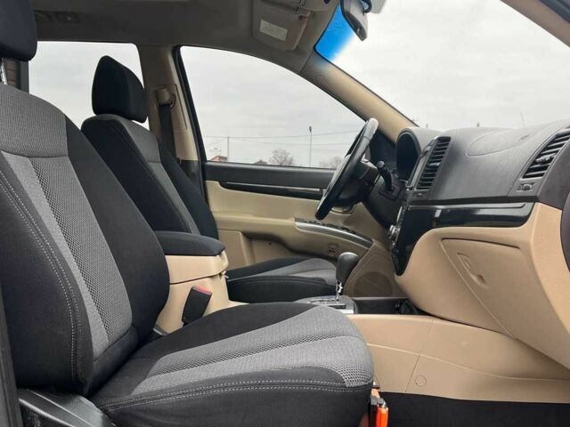 Черный Хендай Санта Фе, объемом двигателя 2.2 л и пробегом 242 тыс. км за 12900 $, фото 21 на Automoto.ua