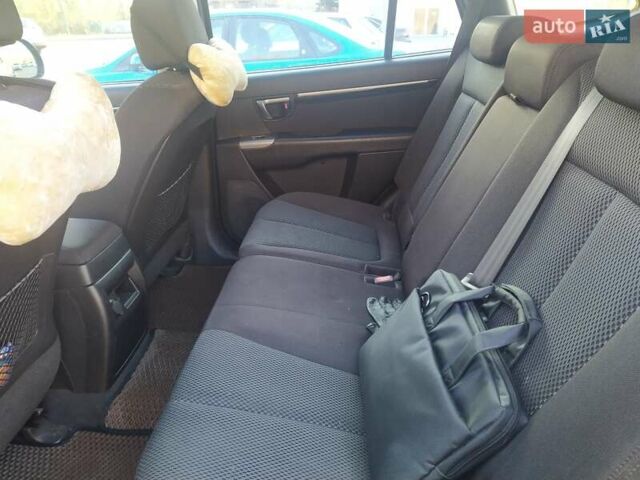 Черный Хендай Санта Фе, объемом двигателя 2.4 л и пробегом 195 тыс. км за 11250 $, фото 12 на Automoto.ua